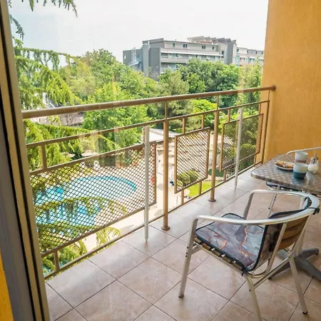 Poolside In Golden Sands Варна
