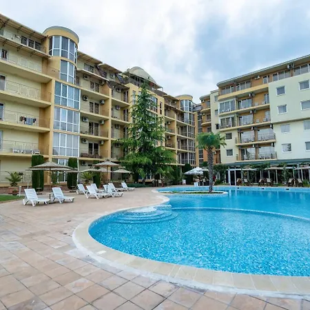 Poolside In Golden Sands Варна