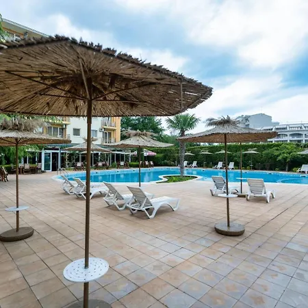 Апартаменти Poolside In Golden Sands *